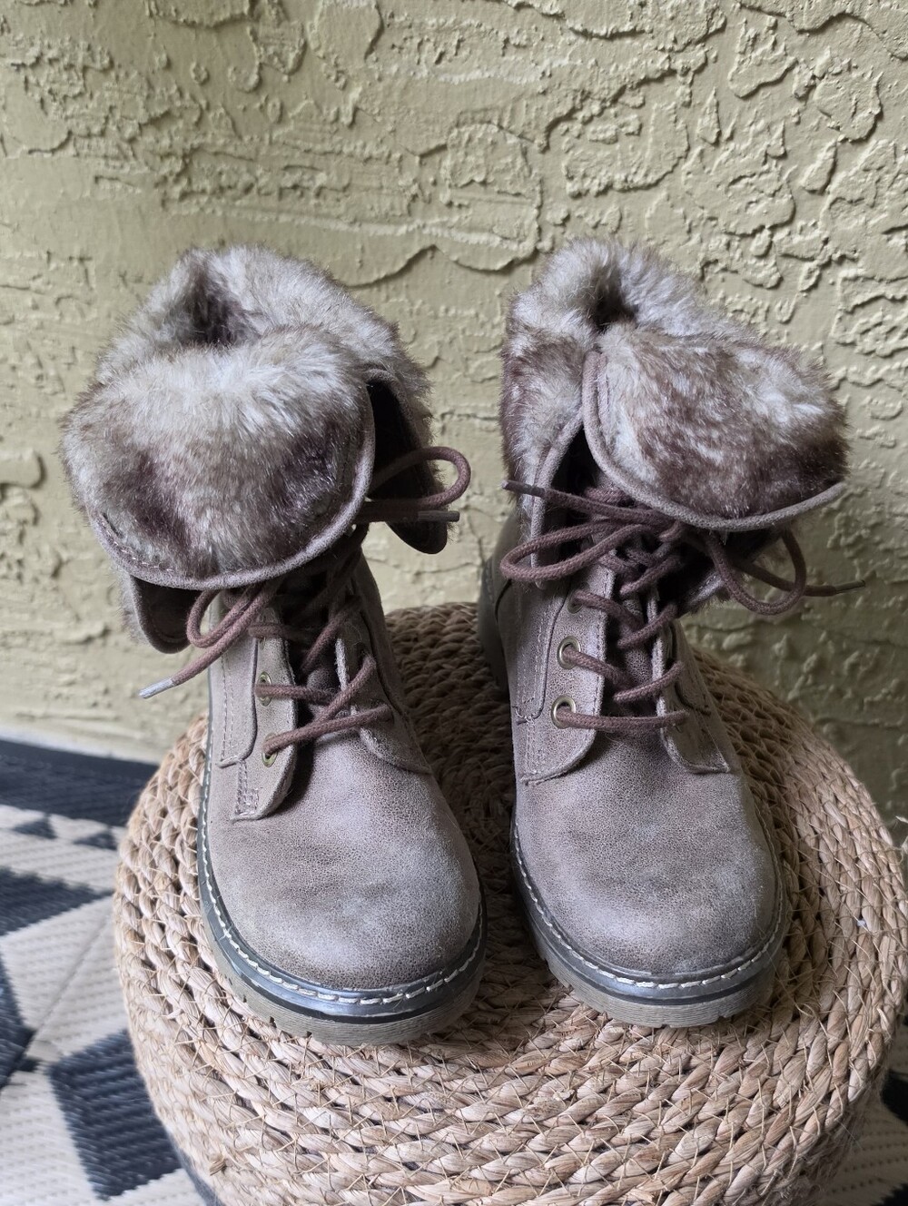 Mossimo Supply Co. Faux Fur Laced Combat Boots Brown Sz 7